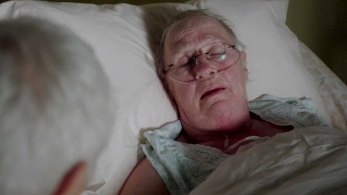 Alextrxm's tweet image. "arrête de pleurer, c'est juste une série" 
la série :