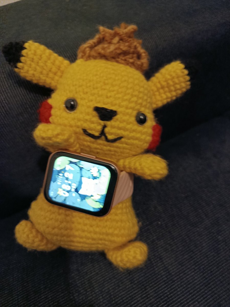 Pikaliplay's tweet photo. Avec Détective Pikachu on a testé une superbe montre 👀

Connecté en bluetooth, vous pouvez répondre à vos messages,voir vos notifications tout en suivant vos pas, votre rythme cardiaque et plein d'autres choses 😱

Merci à @ProductFr 💛 https://t.co/wbbBi2AtAP
