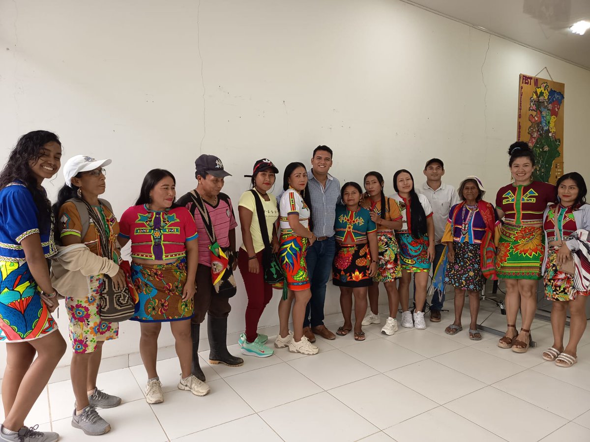 JcamiloRiveraC's tweet photo. Desde la Alcaldía Municipal de Puerto Libertador reafirmamos el compromiso con las comunidades indígenas. El encuentro con mujeres del pueblo Embera, comunidad Dopawara de Río Verde, impulsa la inclusión, la participación y el acompañamiento institucional en nuestro territorio. https://t.co/tRZ02D0K09