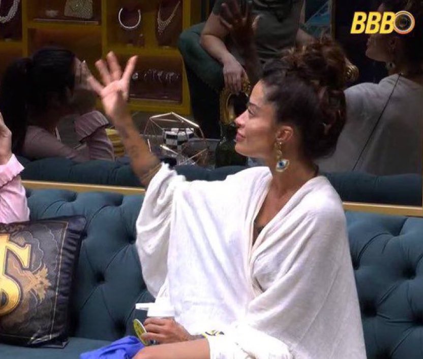 poponze's tweet image. Aline relatou que quando viu Henri convulsionando no chão, fez uma invocação da chama violeta (energia espiritual de Saint-Germain) e pediu ajuda do Arcanjo Gabriel. #BBB26