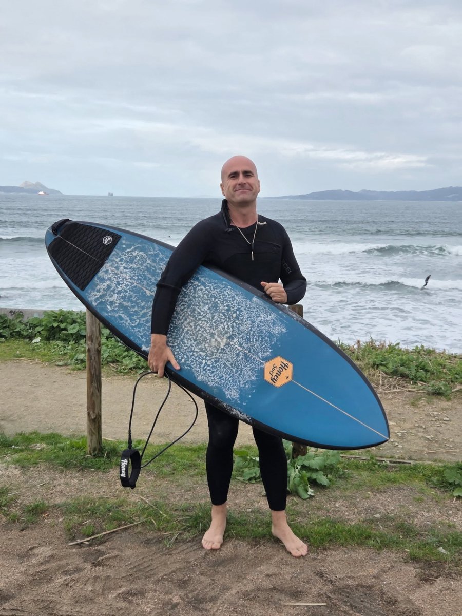 De nuevo en el Pico con Oscar 'Tuberías' Prieto #riasbaixas esperamos que la Kryptonite le guste y podemos verlo de nuevo dentro del tubo #SurfGalicia #surfboards encarga la tuya en <a href="/TheSurfMarket/">Surfmarket.org</a>  #surfshop