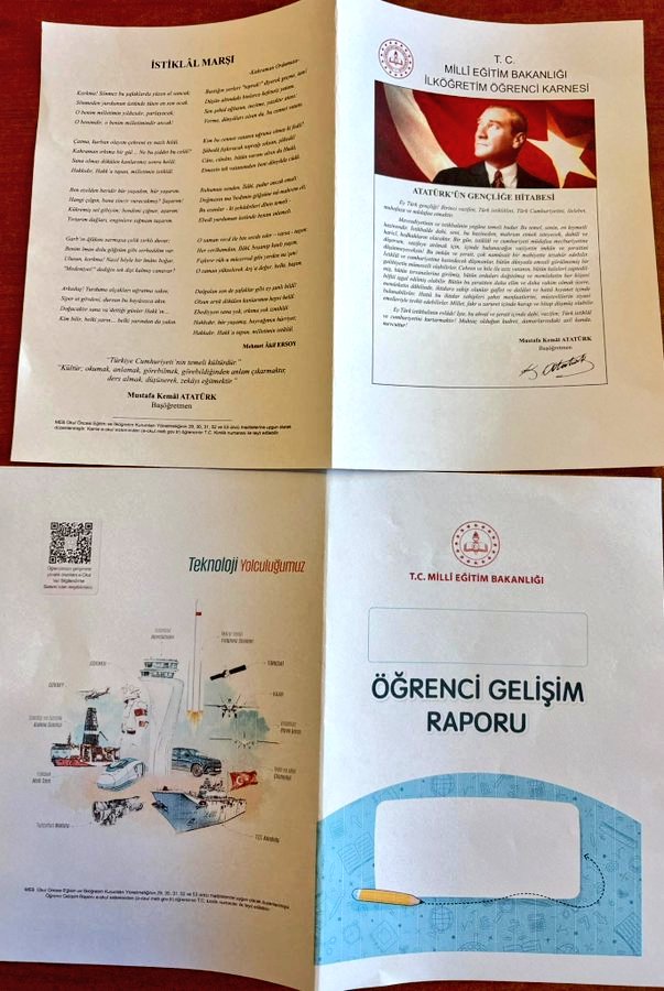 ATATÜRK'SÜZ KARNE 📄

Atatürk'ü bir karneden silmekle tarihten, bilinçten, vicdandan sildiklerini sananlar büyük bir yanılgı içindedir... Atatürk bir fotoğraf, bir satır, bir logo değildir; Atatürk bu ülkenin bağımsızlık iradesidir, aklıdır, onurudur!

Onu kâğıttan