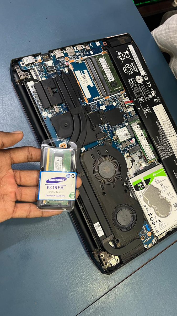 codewithmilind's tweet image. Tried running large LLMs locally.
System said: not enough memory.

So I upgraded the system, not the goal.

Building a startup in public.
Breaking things. Fixing them. Learning daily.

#BuildInPublic #AI #GenAI #LLM #Startup #DataScience #Learning