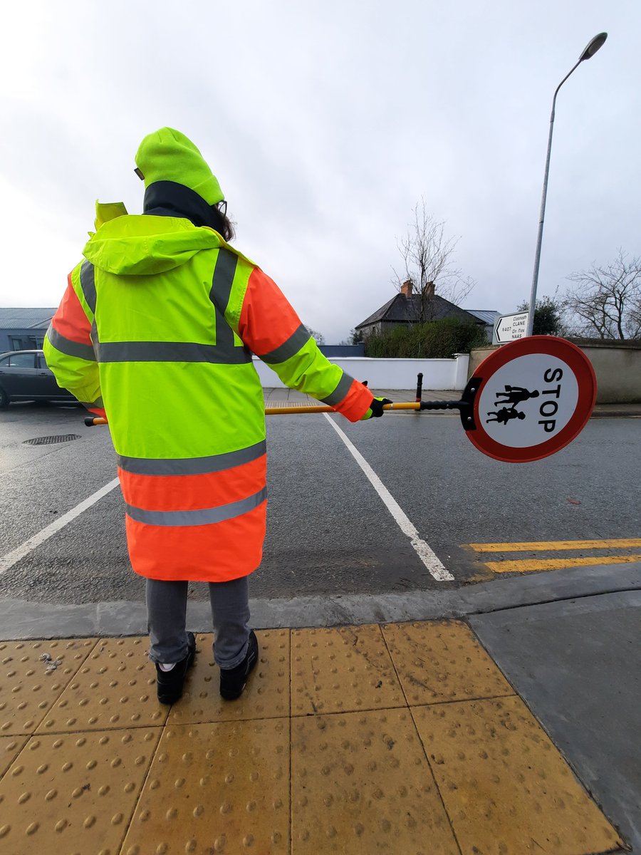 Corkcoco's tweet image. Always slow down when approaching the School Warden Crossing. 🚸🔴✋

#VisionZero #RoadSafety #DriveSafe

@RSAIreland