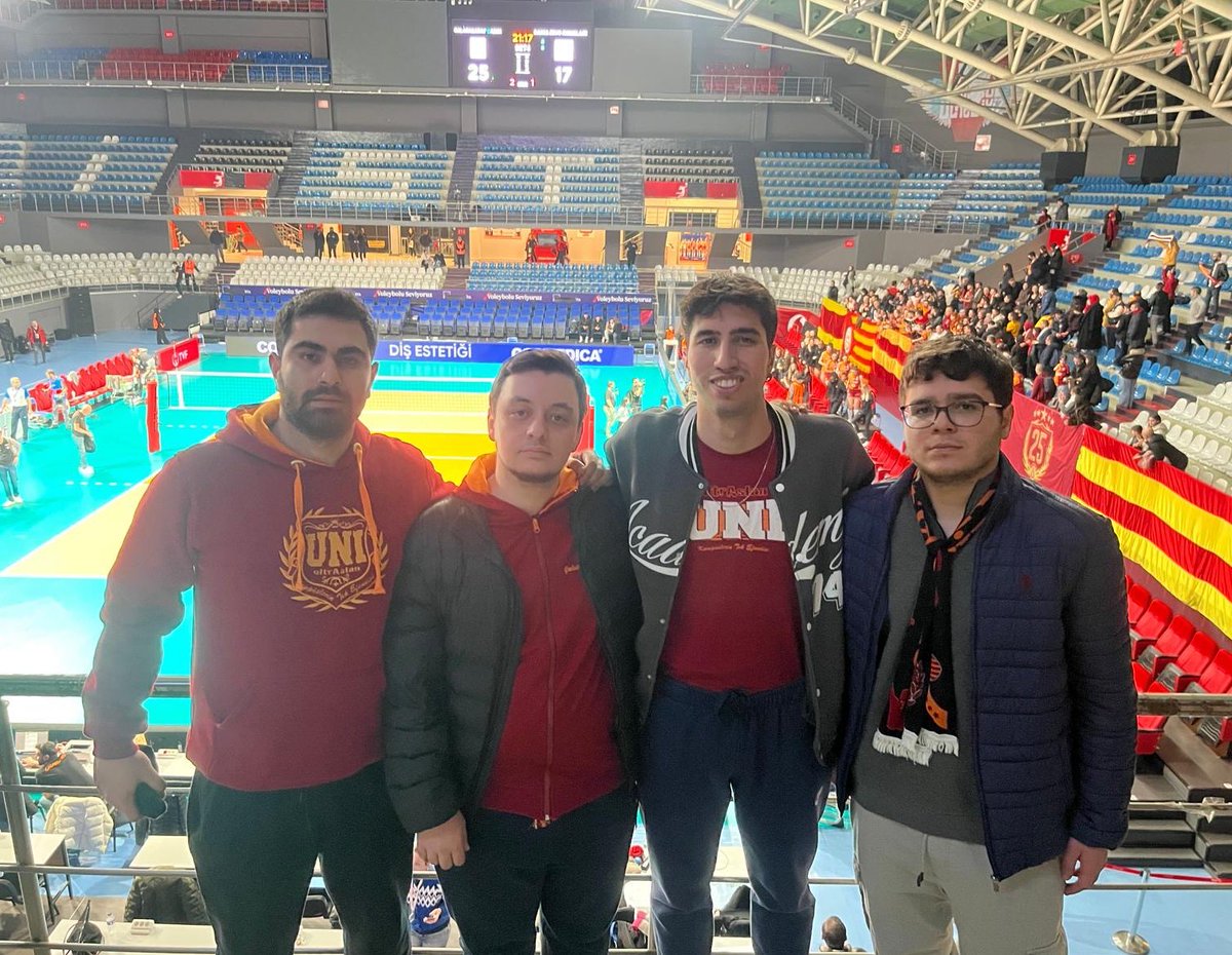 Saatler, dakikalar, fedadır sana canlar Galatasaray!

Bugün Kadın Voleybol Takımımızı Şampiyonlar Ligi Karşılaşmasında Yalnız Bırakmadık.

#ultrAslanUNI