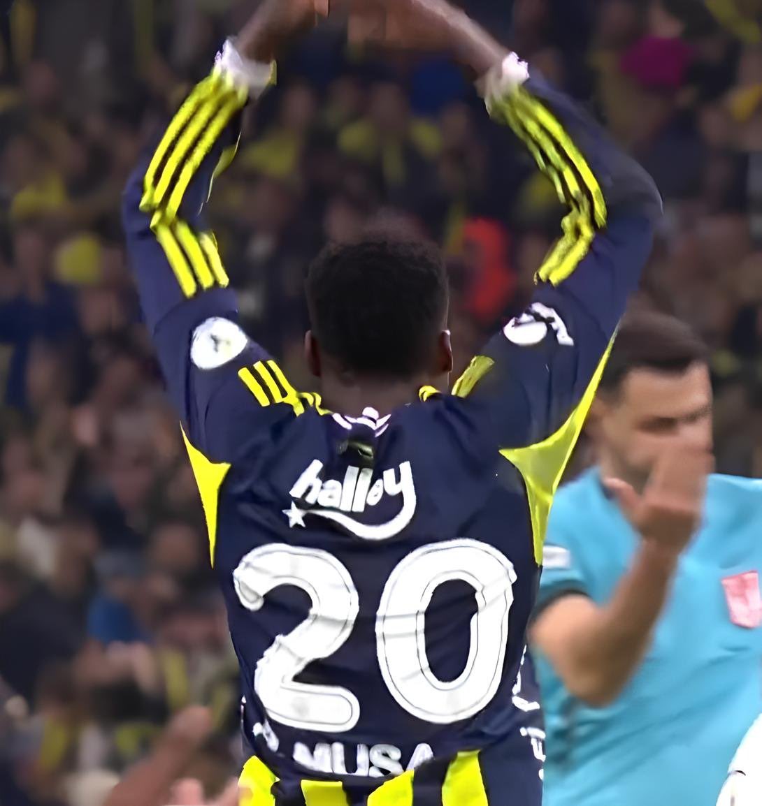 İNSTADA FENER TARAFTARINI COŞTURMALIK STORY ATMAYA GİTTİ GALİBA DÜNYANIN EN BÜYÜK BALONU PUAHHAJAAJJAA