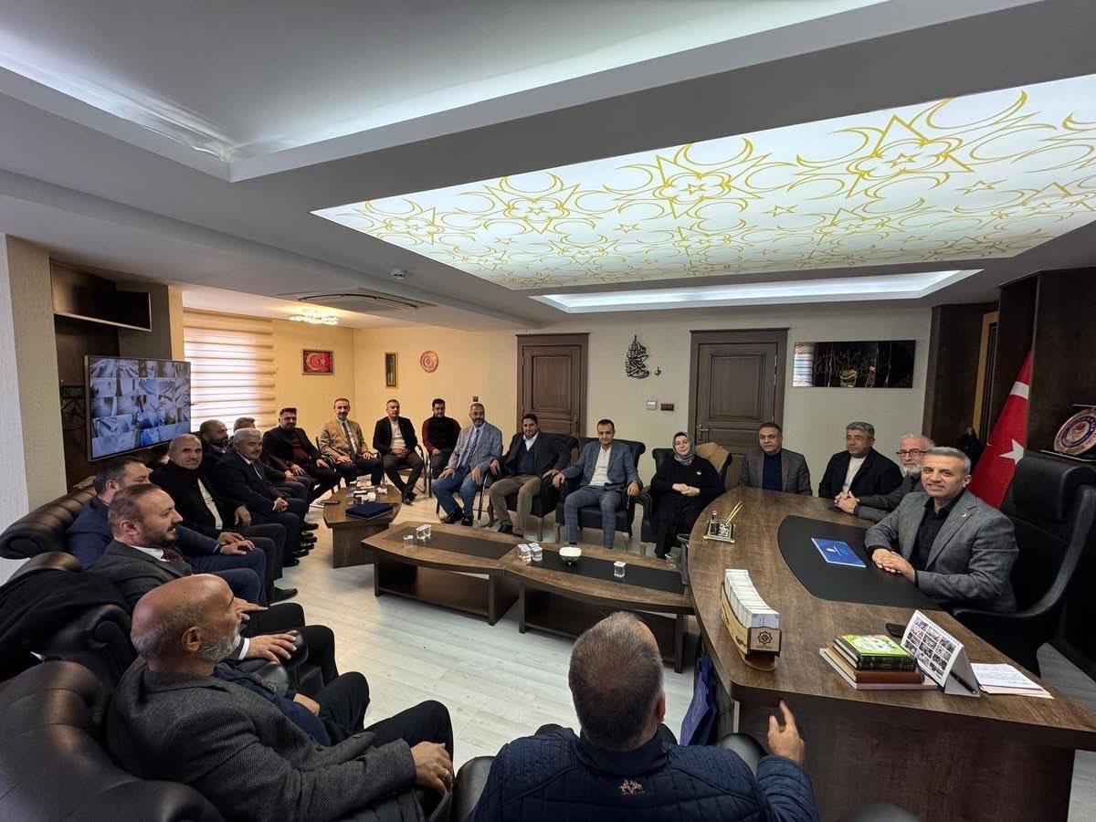 yasinvirit's tweet photo. Hepsi birbirinden kıymetli kardeşlerimizle birlikte sendikamıza ziyarette bulunduk. Misafirperverlikleri  için Şube başkanı Hulusi Gürbüz'e, başkan vekili Resul Yıldız'a, başkan yardımcıları Abdurrahman Örnek ve Erol Kaçar'a teşekkür eder, çalışmalarında başarılar dileriz. https://t.co/LzcfgYnhYO