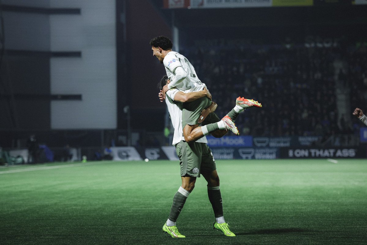 PSV's tweet image. Half-time. Four goals. Couhaib (2x), Dennis, and Esmir on the scoresheet 📝

#DBOPSV