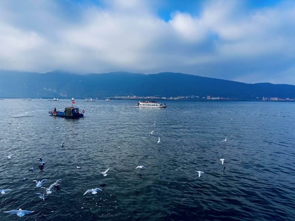 Yunnan Dianchi Lake without a filter😊