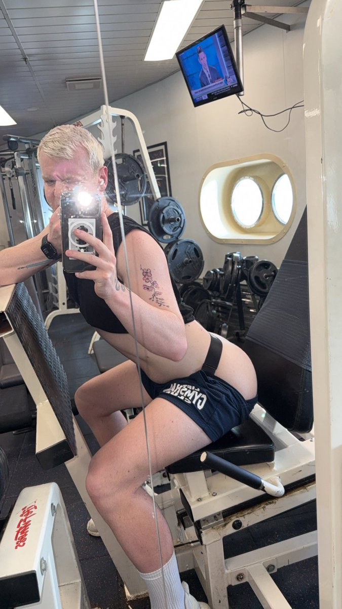 Wanna do leg day with me? 😈🦵