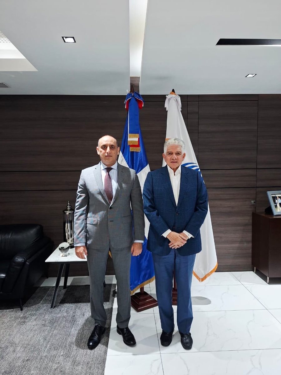 Reunión del Excmo. Señor Embajador, hoy, con el Honorable Ministro de Obras Públicas y Comunicaciones, Señor Eduardo Estrella Virella.