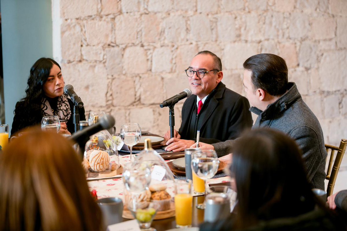 🤝 Sostuve una reunión de coordinación con el equipo del Poder Judicial para seguir trabajando en unidad y que a Durango le siga yendo bien.
Siempre respetando la autonomía de cada institución, dialogamos y revisamos los retos y proyectos que vienen en 2026.
💪 Cuando hay trabajo