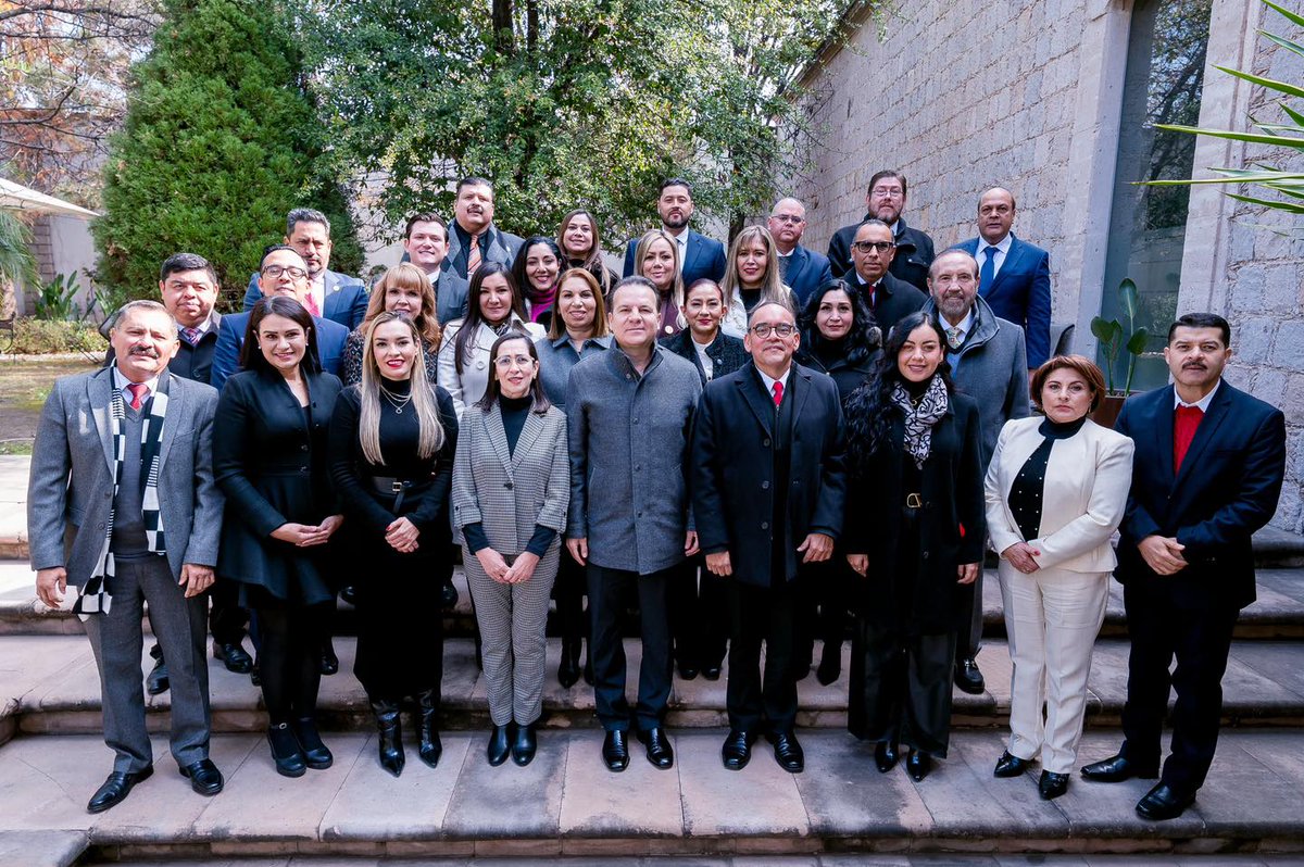 EVillegasV's tweet photo. 🤝 Sostuve una reunión de coordinación con el equipo del Poder Judicial para seguir trabajando en unidad y que a Durango le siga yendo bien.
Siempre respetando la autonomía de cada institución, dialogamos y revisamos los retos y proyectos que vienen en 2026.
💪 Cuando hay trabajo en equipo, hay resultados para Durango.