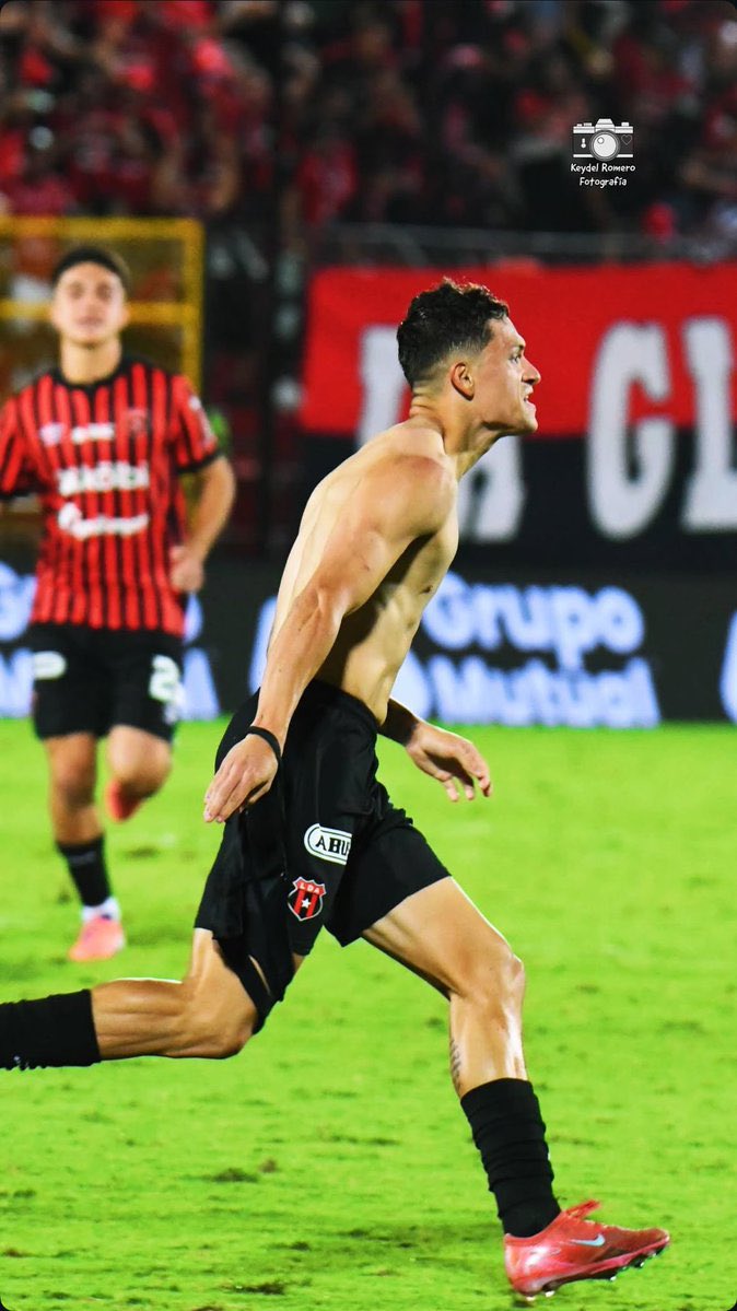 Mañana vuelve el:
🏆Campeón nacional
🏆🏆 Bicampeón de copa 
🏆🏆 Bicampeón de Recopa
🏆🏆🏆 Tricampeón de Centroamerica 
En resumen, mañana vuelve el campeón de todo 🤷🏼🥱❤️🖤