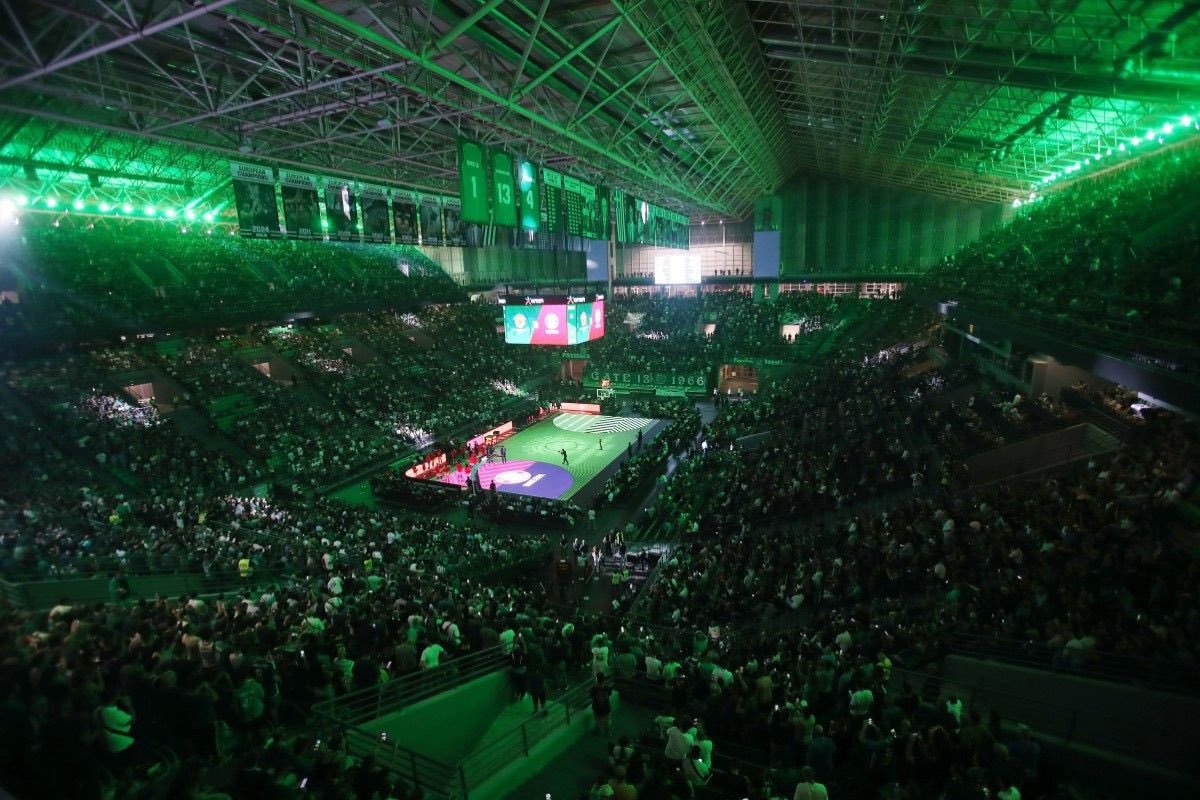 Çünkü Panathinaikos taraftarı olmak farklı bir şey ve evet, mucizeler gerçekleşebiliyor. 
<a href="/selen_erdemm/">Selen Erdem</a> Sizi tıklım tıklım dolu OAKA'da bekliyoruz.💚☘️
#paoac #paobc #paowbc