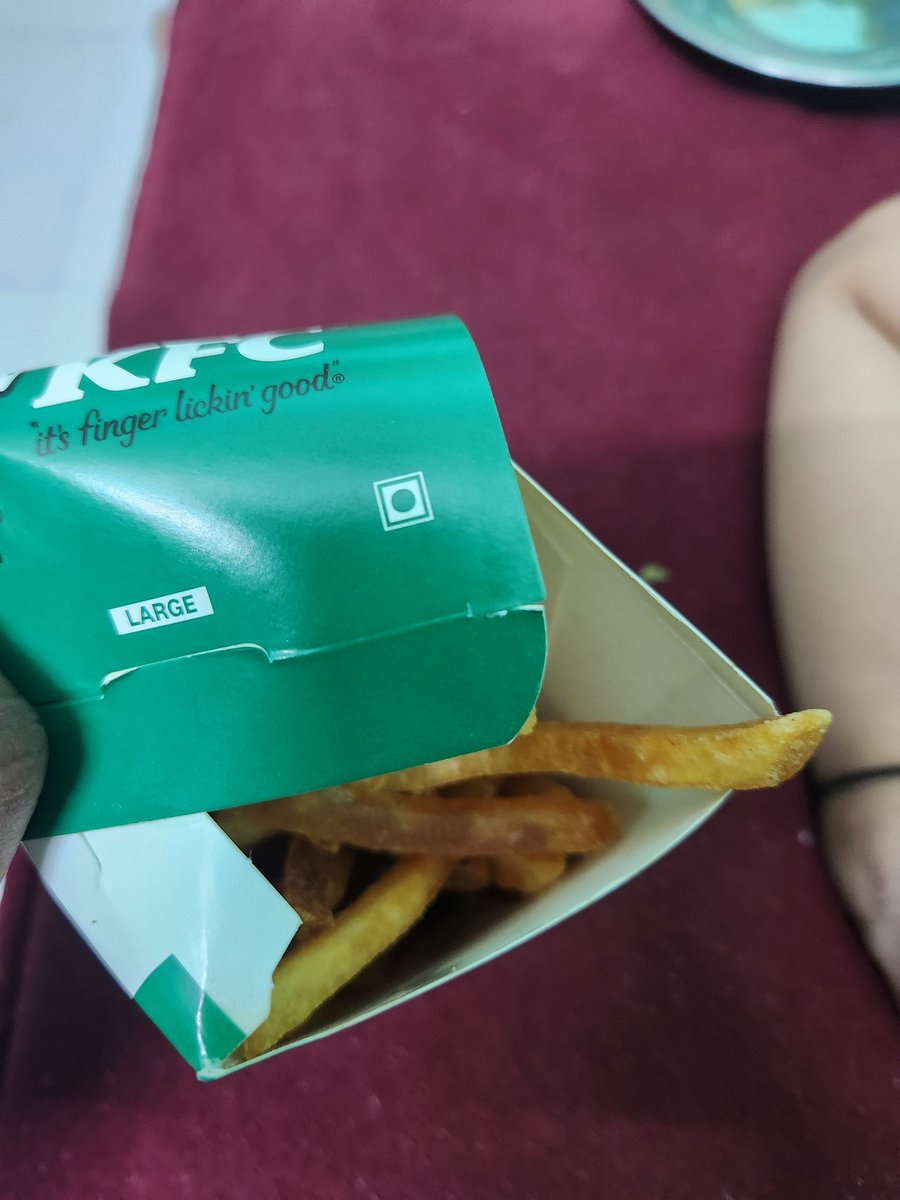 AlphaEngineer22's tweet photo. For a prime mall store, this kind of mismanagement and poor quality is unacceptable, and it felt like a complete waste of time going there to pick up my order.
@KFC_India @kfc 
3/3 https://t.co/BSXEK1ugrk