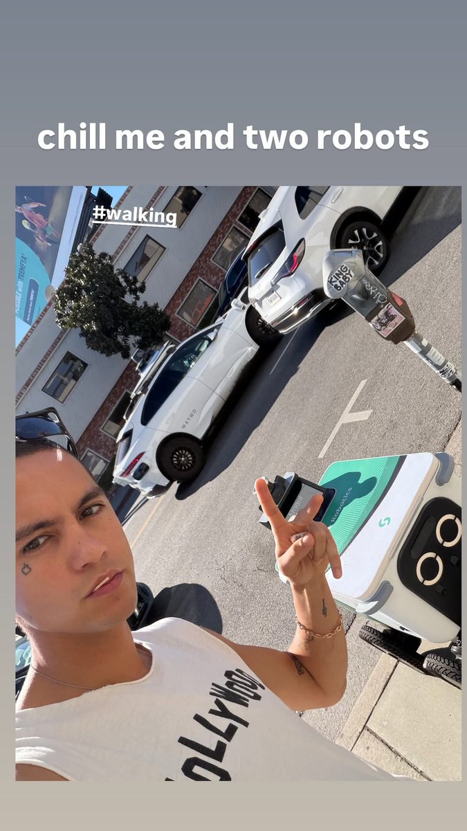 DFikeBrasil's tweet photo. "Eu tranquilo e dois robôs #Andando"
Dominic Fike via stories do Instagram https://t.co/dA7l7z9Opn