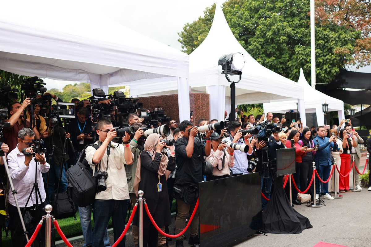 luchaalmada's tweet image. #EsNoticia🔴| La Presidenta Encargada, Delcy Rodríguez, informó en rueda de prensa que el proceso de excarcelación iniciado en diciembre de 2025 lo trazó el Presidente Nicolás Maduro, buscando una vez más espacios para el entendimiento, la convivencia y la tolerancia.