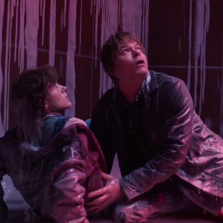 byerscentric's tweet image. the way he was desperately trying to hold onto her, ohh i’m ill 💔💔