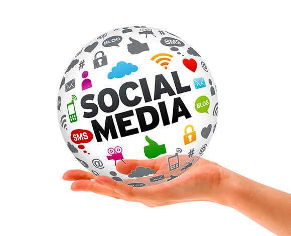 وسائل التواصل الإجتماعي،تمثل الرأي العام غير الرسمي وما يطرح فيها، بات يأخذ بعين الإعتبار من قبل المتابعين المحليين والإقليميين وبلا مبالغة السعوديين نجحوا بكسب ثقة مختلف الجنسيات،بالمقابل هناك من يردون هز الثقة فيهم،عبر تمرير معلومات زائفة من خلالهم لضرب المصداقية،
لذا وجب الحذر