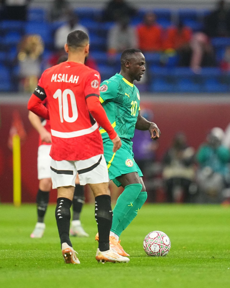 On peut le dire haut et fort : en sélection, 𝗠𝗢𝗛𝗔𝗠𝗘𝗗 𝗦𝗔𝗟𝗔𝗛 🇪🇬 𝗘𝗦𝗧 𝗟𝗘 𝗣𝗘𝗧𝗜𝗧 𝗙𝗥𝗘̀𝗥𝗘 𝗗𝗘 𝗦𝗔𝗗𝗜𝗢 𝗠𝗔𝗡𝗘́ 🇸🇳 

Le Sénégalais a gagné les trois confrontations les plus importantes

▫️finale CAN 2022 : 🇸🇳 1-0 🇪🇬 

▫️qualifs CdM 2022 : 🇸🇳 1-1 (3-1 tab)