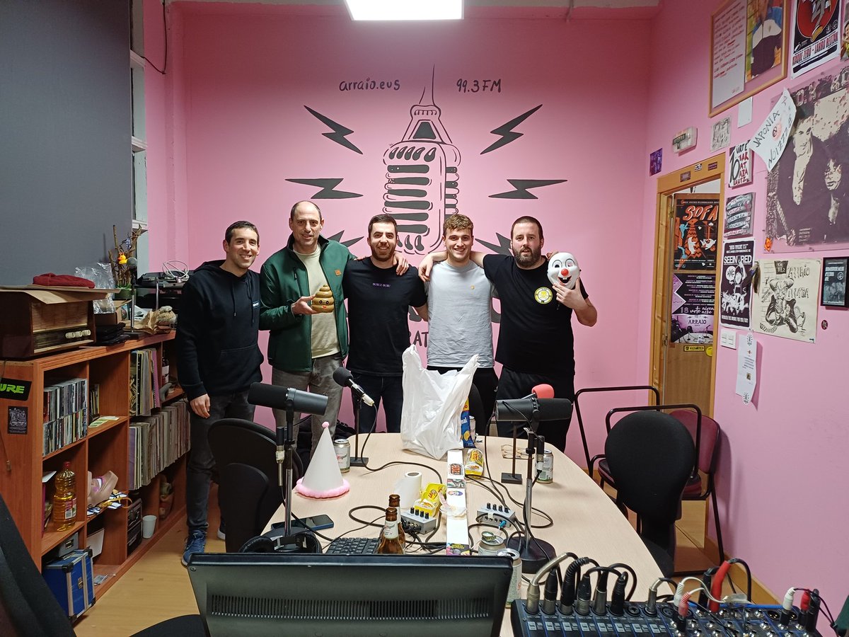 Entzungai duzue gaurko saioa, eskubaloiko mutilei engindako elkarrizketarekin arraio.eus/deskargak/2026… <a href="/ArraioIrratia/">Arraio Irratia</a> <a href="/zkeskubaloia/">Zarauzko Eskubaloia</a>