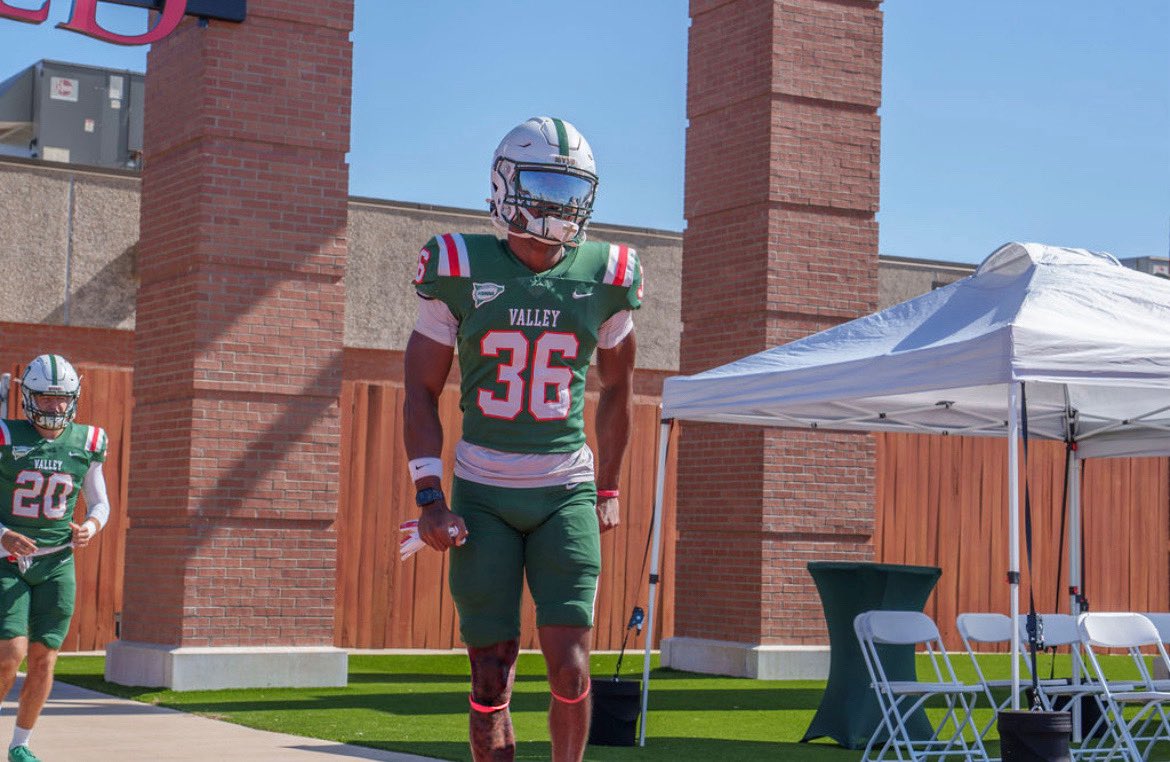 D’cameron DeMoss 4⭐️ tweet media