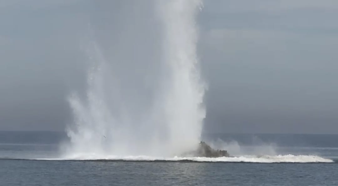 🚨 Hoy hemos colaborado con Armada y Guardia Civil en el aseguramiento de la Playa del Raset para la detonación controlada de un artefacto de la Guerra Civil.

👮‍♂️ Dispositivo coordinado con Policía Nacional en Punta Raset y les Albaranes.
✔️ Actuación segura y sin incidentes.🚓🤝