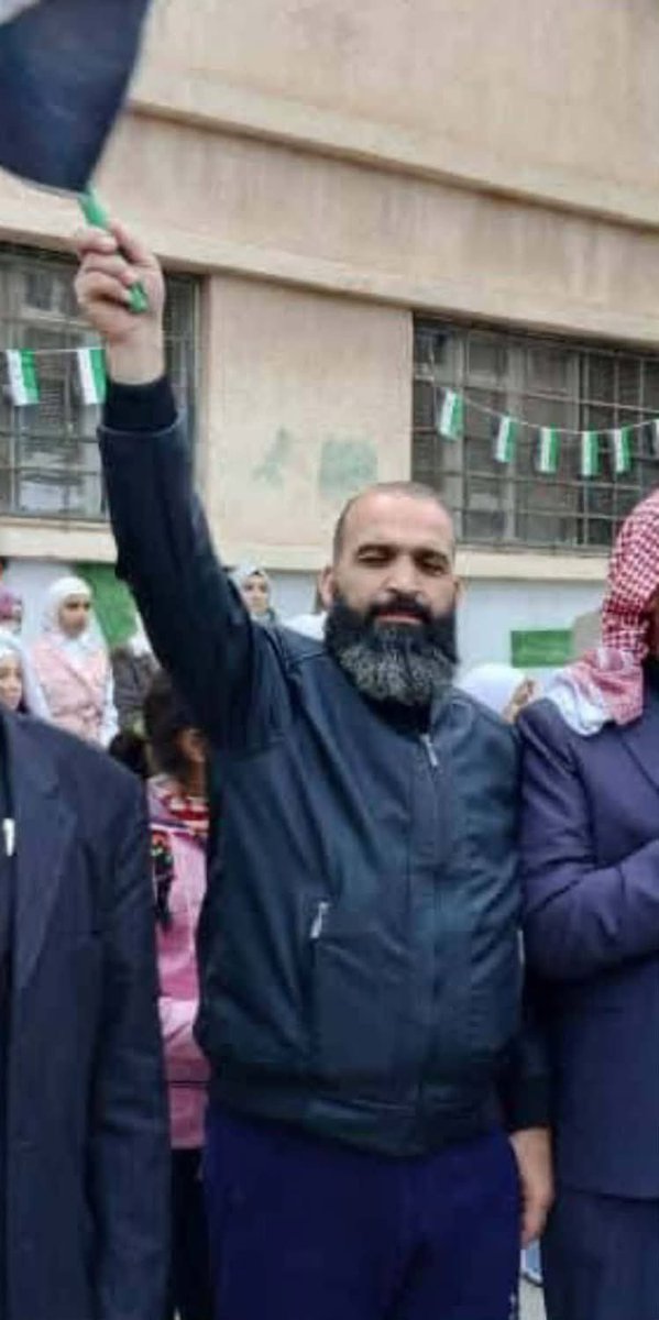 الشبيح
 خليفة الحسين من مدير إداري في مجموعات الحرس الثوري الإيراني بحماة إلى عضو لجنة الحي والمسؤول عن ملف المعتقلين في الثورة السورية