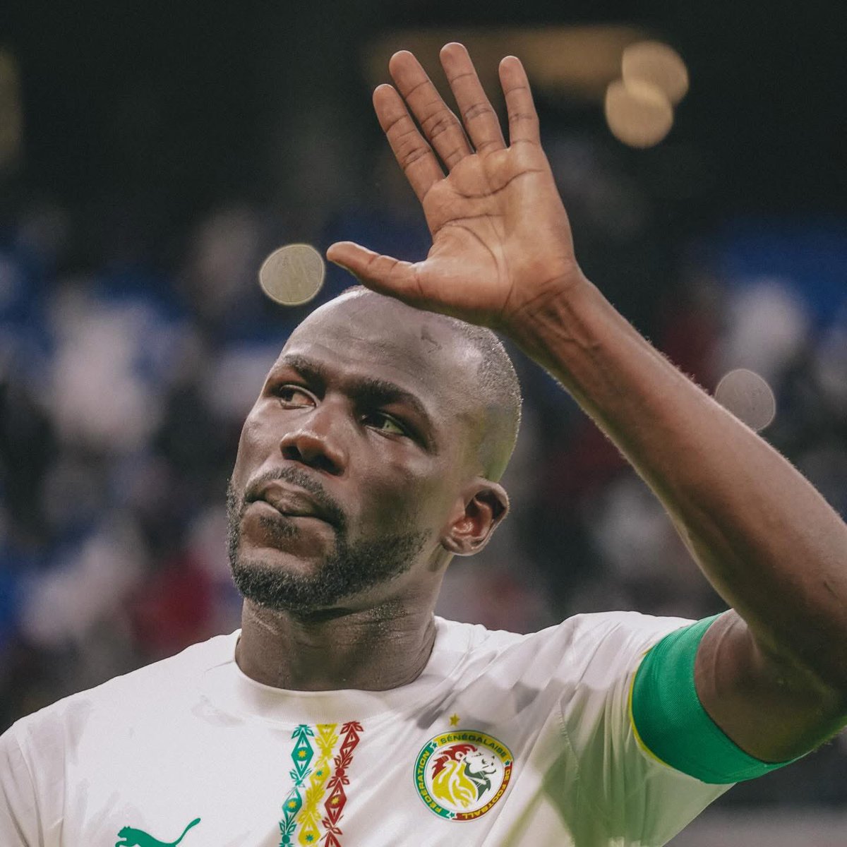 À Kalidou Koulibaly, j’adresse tous mes respects et ma considération. Un capitaine, c’est aussi celui qui est prêt à se sacrifier pour le groupe et à défendre le peuple sans arrière-pensée. À Habib Diarra, tu es encore jeune et tu joueras d’autres finales par la grâce de Dieu.