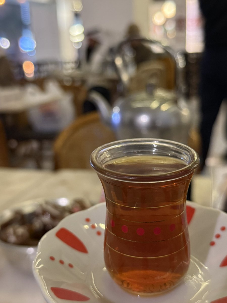 421NL's tweet image. صافطه بالبلوكات وجايه مشي عشان جايهم 🤤❤️