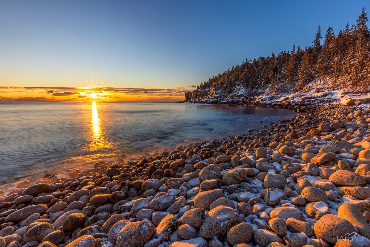 DanRing3's tweet photo. Ararat Agayan celebrated 2026 with a spectacular shot of sunrise from Boulder Beach in early January in Acadia National Park. Otter Cliff, among the highest headlands on the US East coast, looms in the distance. Photo by Ararat Agayan. #Maine #NFS https://t.co/CowWsADVm2