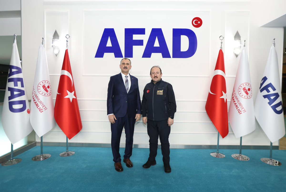 ahpehlivan53's tweet photo. Cumhurbaşkanımız Sayın Recep Tayyip Erdoğan’ın tensipleriyle yayımlanan Valiler Kararnamesi ile Ağrı Valisi olarak atanan AFAD Başkan Yardımcımız Dr. Önder Bozkurt kardeşimizi yeni görev yerine uğurladık.

#AFAD Başkanlığımız bünyesinde beş yıl boyunca, asrın felaketi 6 Şubat Depremleri başta olmak üzere pek çok afet ve acil durumda üstün gayret ve özveriyle görev yapan, kurumsal kapasitenin bir bütün olarak daha da gelişmesi için AFAD ailemize çok değerli katkılar sunan Sayın Valimiz, kıymetli meslektaşımız Önder Bozkurt kardeşimize vermiş olduğu hizmetlerden dolayı teşekkür ediyorum.
Atanmış olduğu Valilik görevi boyunca, sağlık ve huzur içinde, başarılı çalışmalarının artarak devamını diliyorum. 
Allah yolunu, bahtını açık eylesin.