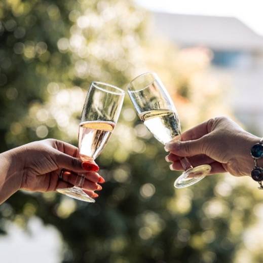 OnlineMag_RSA's tweet photo. ☀️ Sip, snack &amp; sparkle! @TheMaslowHotel Sunday Society Picnics return with gourmet treats, bubbles &amp; stylish vibes. Jan 25: Sparkle in the Sun ✨

🔗 https://t.co/ZCU98jykZT
#SundaySociety #TheMaslowSandton #SummerPicnic #SandtonEvents #LuxuryLifestyle https://t.co/QABvEHHyPw