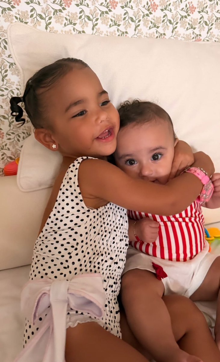 Mel super feliz porque a Mavie levou ela pra passear 😅🩷