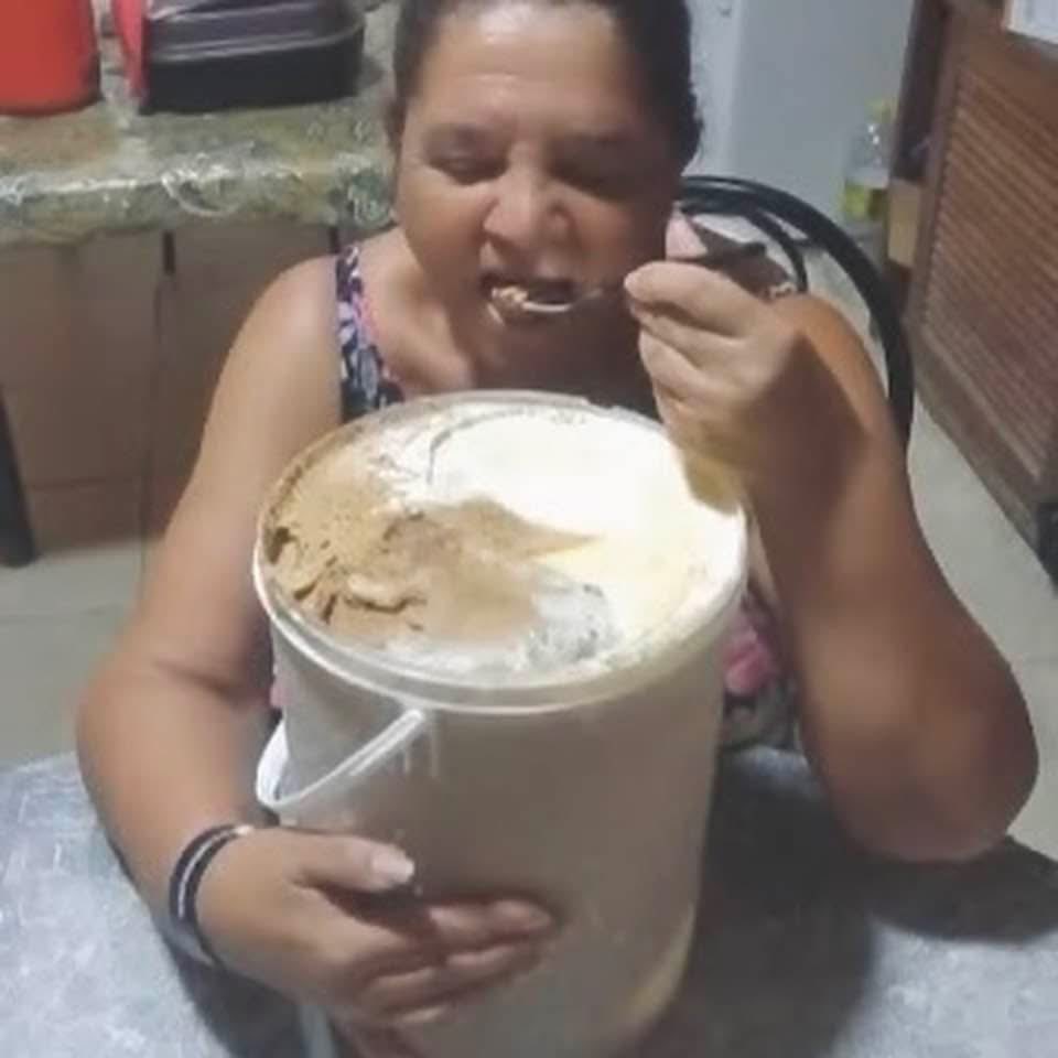 rhochicristaldo's tweet image. La vida me pide mucho y yo solo quiero estar así: