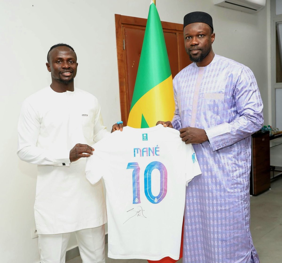 De Kinshasa à Tanger, vous donnez le tempo du nouvel esprit que nous voulons pour le Sénégal et les sénégalais: l'endurance, l'ambition, la gagne et le don de soi pour la patrie.

Bravo à toute l'équipe et Go Gaïndé, pour l'ultime victoire.
#Sénégal 
#AFCON2025