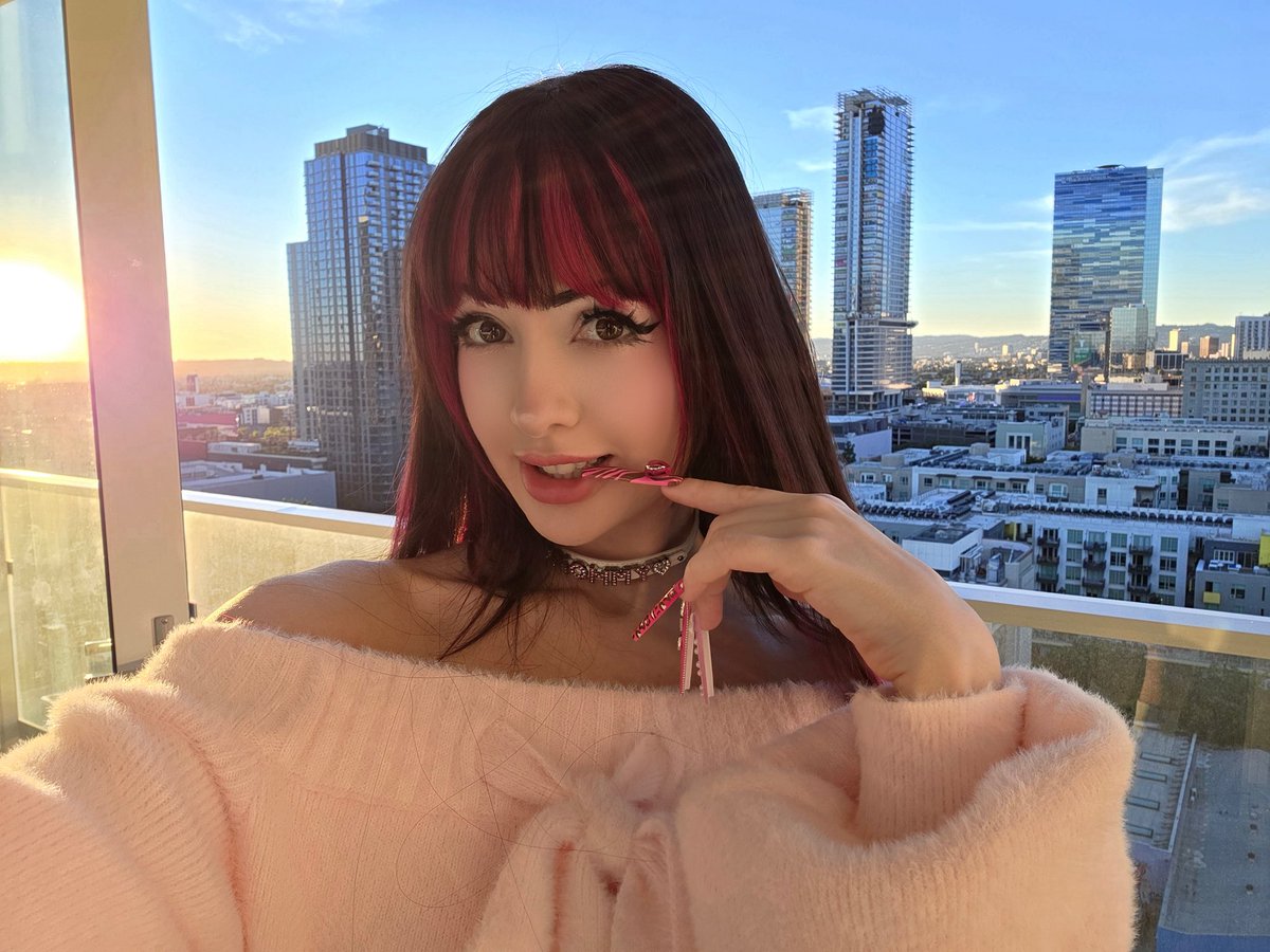 simp4pinkii's tweet image. Your new addiction btw 🎀