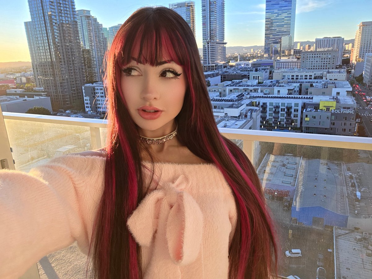 simp4pinkii's tweet image. Your new addiction btw 🎀