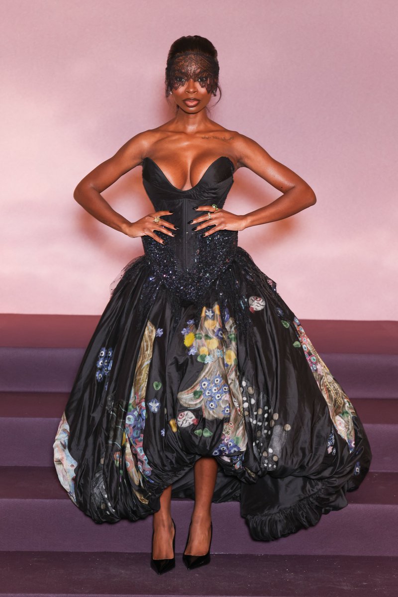 netflix's tweet image. LADY OLANDRIA ARRIVES TO THE BRIDGERTON BALL

📸: Olandria Carthen attending the Paris premiere of Bridgerton Season 4. | via getty