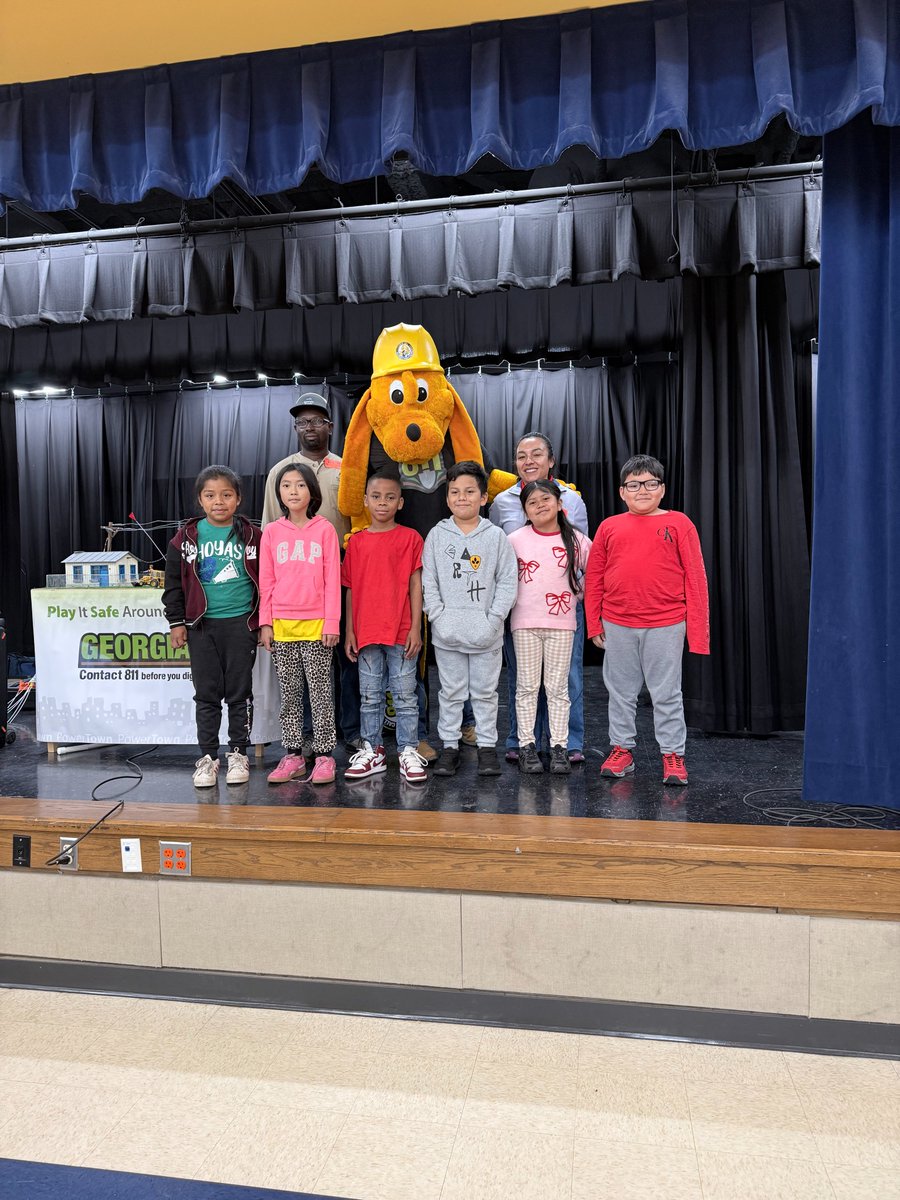 DiggerDog811's tweet image. Digger, Ms. Maria and Georgia Power visited Doraville United Elementary School! diggerdog811.com/?p=5920 @GA811 @DoravilleUnited @DeKalbSchools @GeorgiaPower @SouthernCompany @georgiadeptofed @gsbacomm @GAESPrincipals @gaelassoc #Contact811  #Call811 #PublicSafety