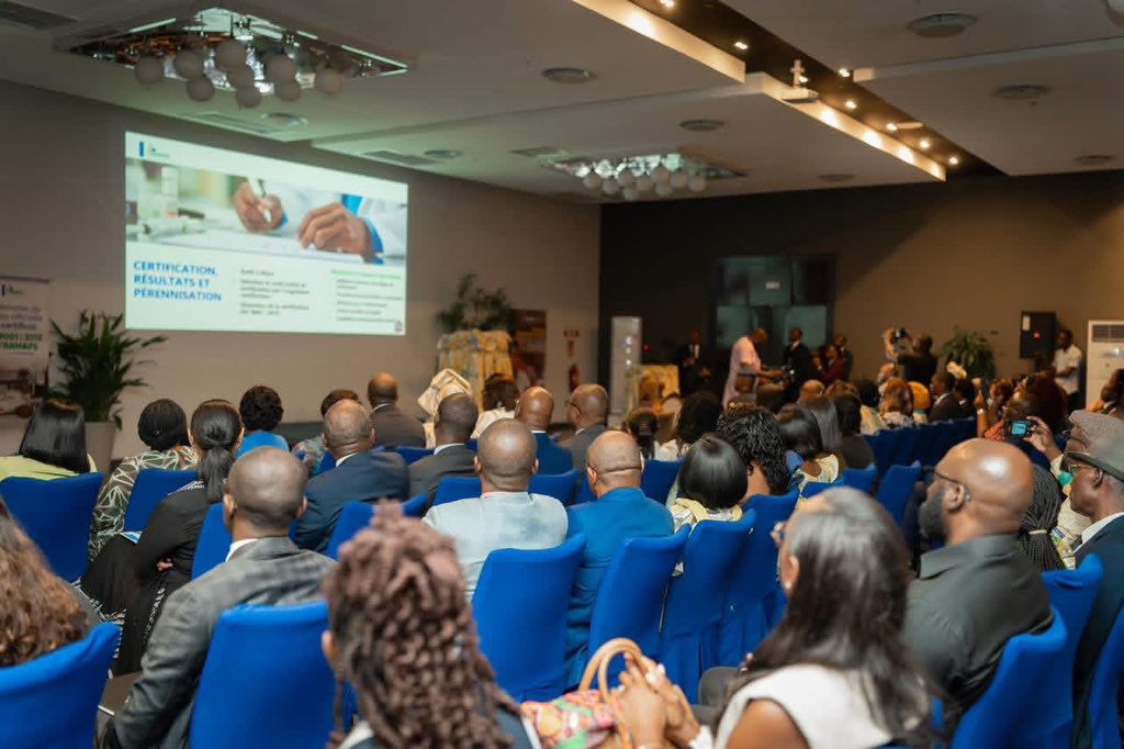 J’ai présidé ce 14 janvier la remise du certificat ISO 9001:2015 à l’ANMAPS. Cette reconnaissance internationale consacre un système rigoureux au service de la qualité, de la sécurité et de la confiance des usagers. 

#Gabon #Santé