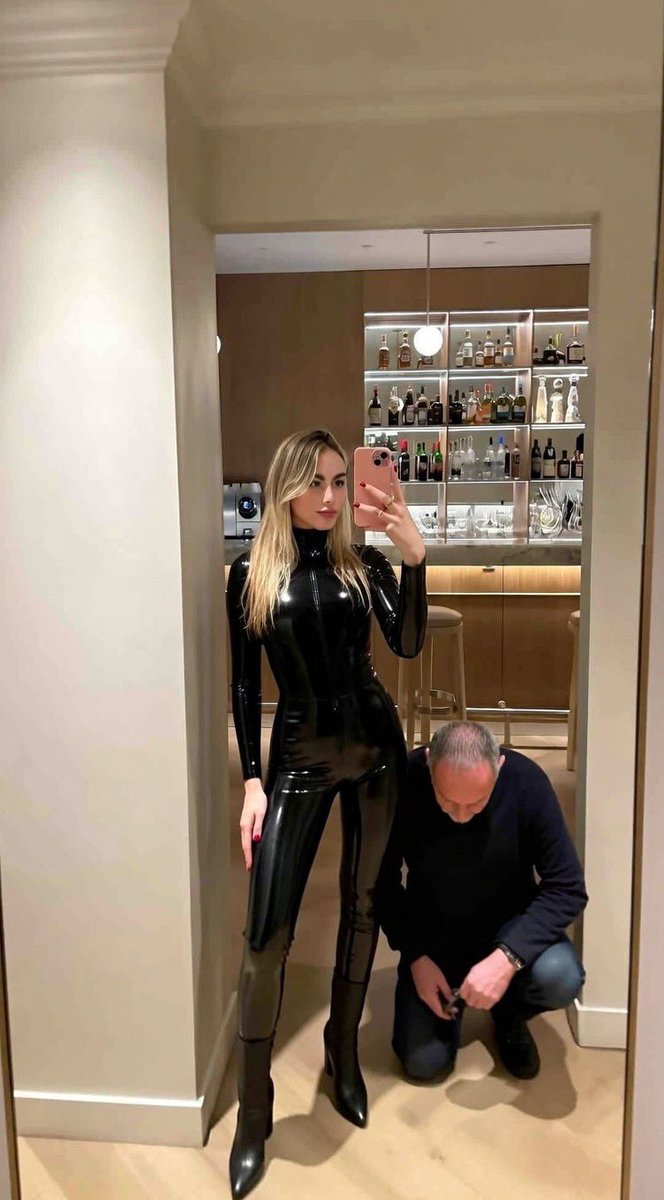 GoddessAleeeaa's tweet photo. Lass dein ganzes Monatsgehalt abmelken und werde den kompletten Januar meine B*tch und schau mal wie sehr ich mir dich um die Finger wickeln werde✨ https://t.co/L6A1wQ3KZP