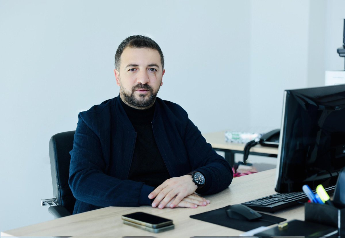 10 yılı aşkın bir süredir Bingöl’de TRT Haber muhabirliği görevini başarıyla yürüten Sn. Sinan Atan, Türkiye Spor Yazarları Derneği (TSYD) tarafından Bingöl Temsilcisi olarak atanmıştır.

Kendisini tebrik ediyor, bu önemli görevinde  başarılar diliyorum.
Hayırlı olsun.