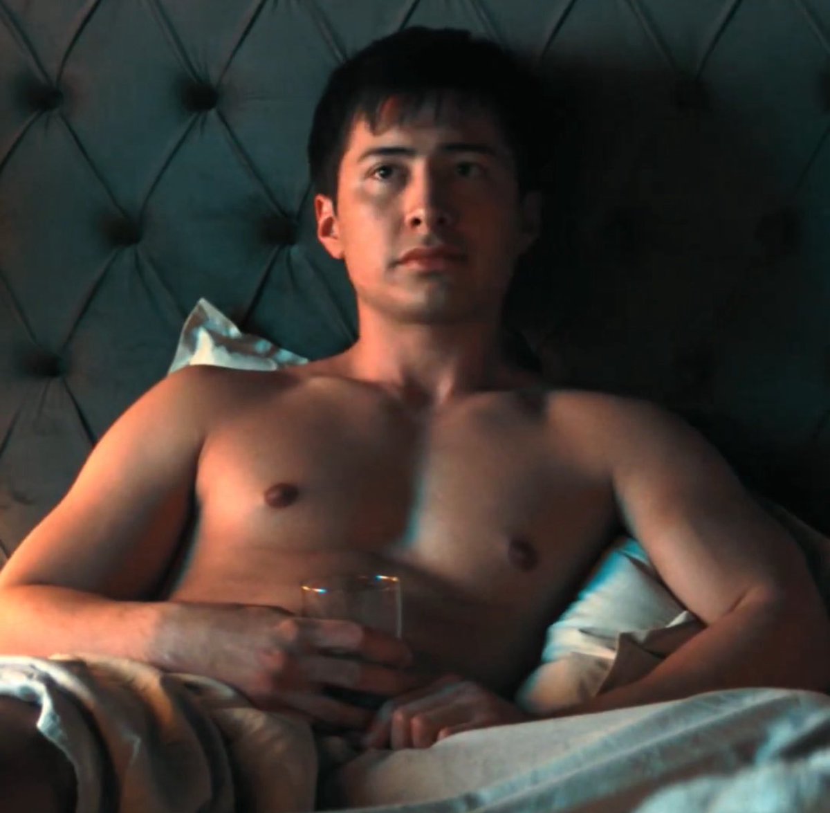 hollanovrryy's tweet image. he's like a friend im always worried about