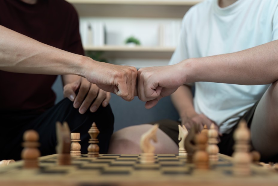 UIDE's tweet photo. #OrgulloUIDE | Impulsamos el talento dentro y fuera del aula ♟️. Nuestro estudiante Anderson Esmeraldas combinó la Ingeniería Civil con el alto rendimiento deportivo y se coronó como Campeón Universitario de #ajedrez.  

👉 Conoce su historia 🔗 https://t.co/PfsFjoOz7D https://t.co/Ufbc9pqH68
