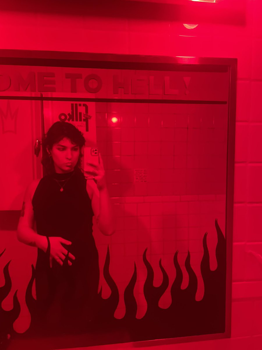 96bound's tweet image. these are the only pics i got from last night but trust me i looked very smexy