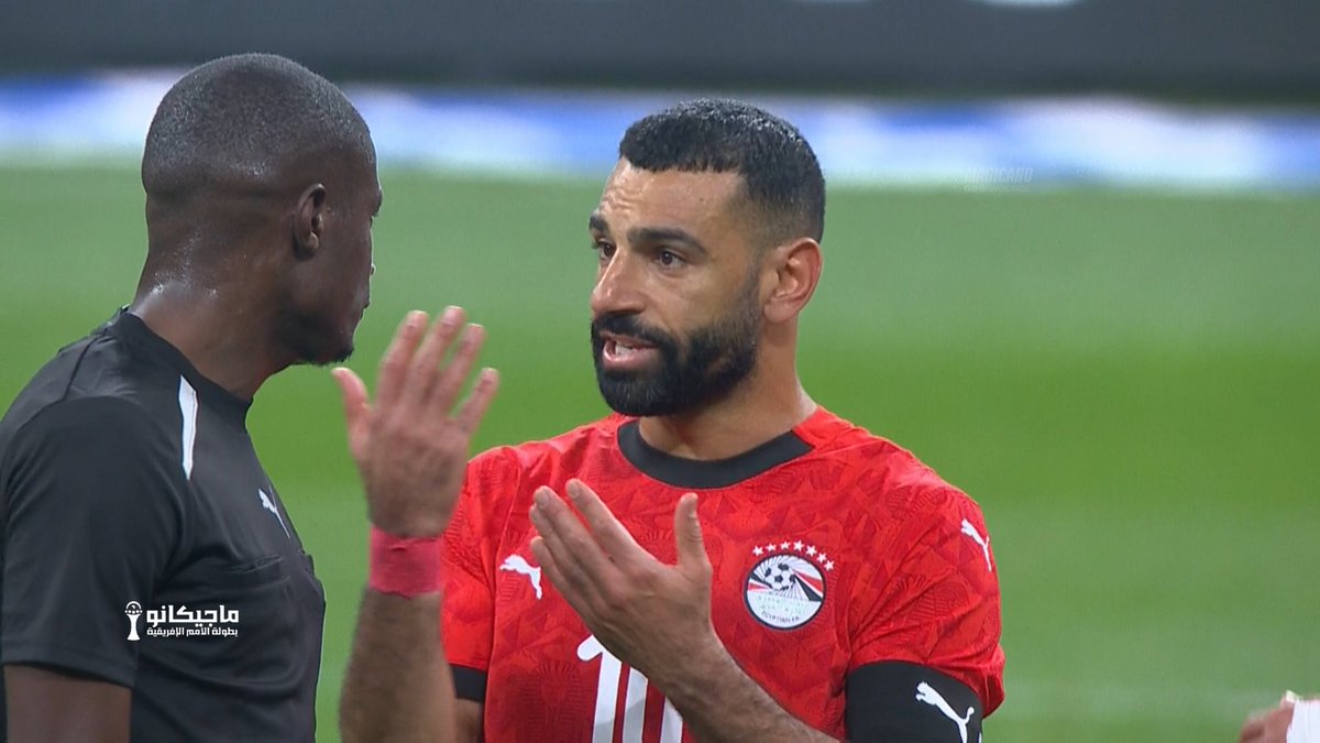 abo_amer1's tweet image. صلاح للحكم : انت في كورة الجول وقفت قدامنا منعت الرؤية