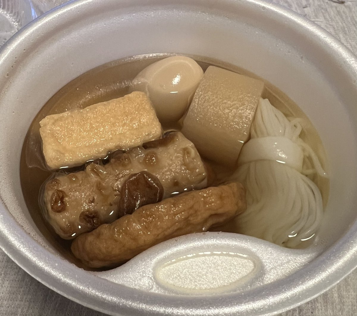 おはようございます

夜勤で冷えた体には熱々おでん🍢

今週もあと少し…頑張りましょ😊