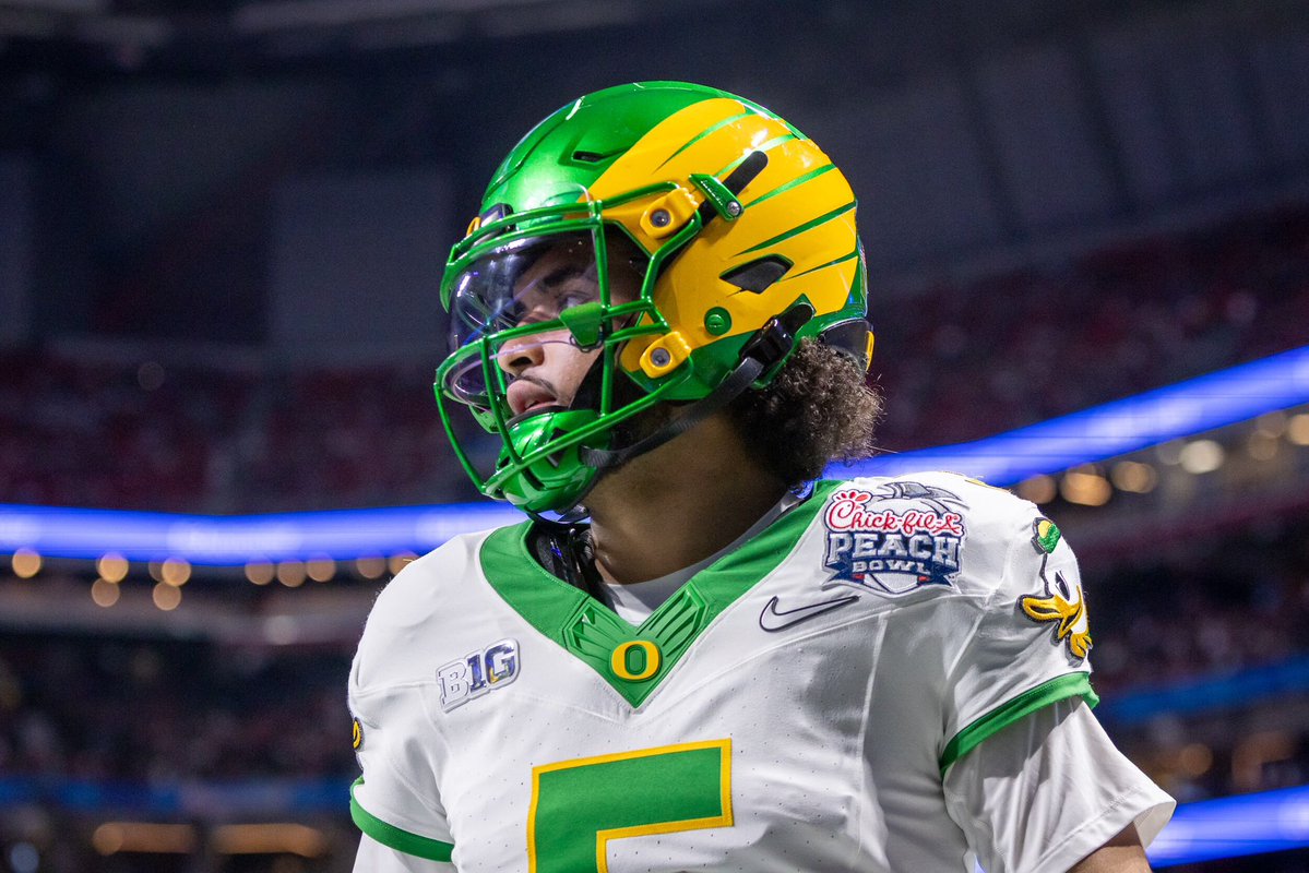 CFBReport's tweet image. BREAKING: Oregon QB Dante Moore has announced he will be returning to Oregon next season.

Moore was expected to be a First Round Draft Pick 😳